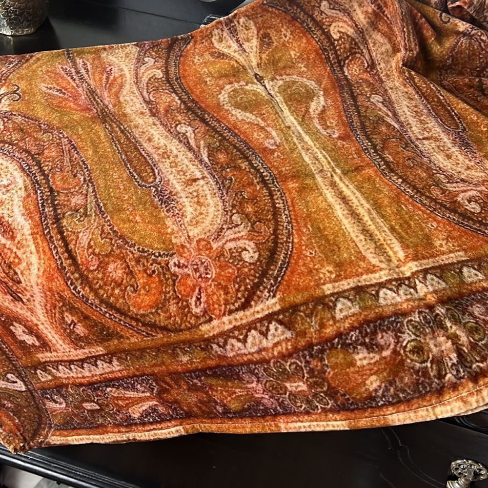 Pottery Barn Digital Print Table Runner - Picture 5 of 6